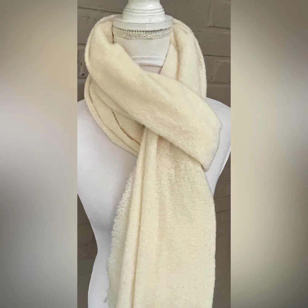 Celtic Irish Lambswool blend Ivory Scarf NWT